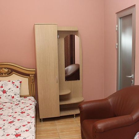 Maxim Mini Hotel Batumi Exterior foto