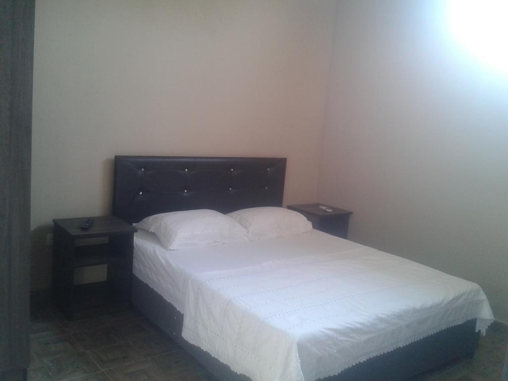 Maxim Mini Hotel Batumi Zimmer foto