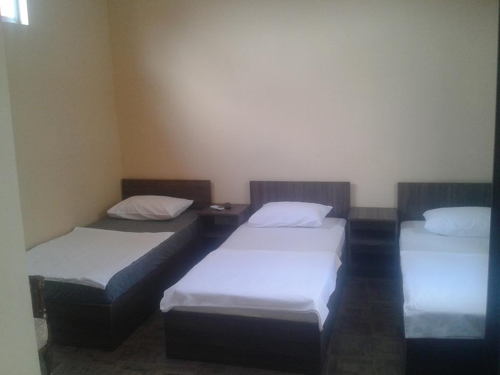 Maxim Mini Hotel Batumi Zimmer foto