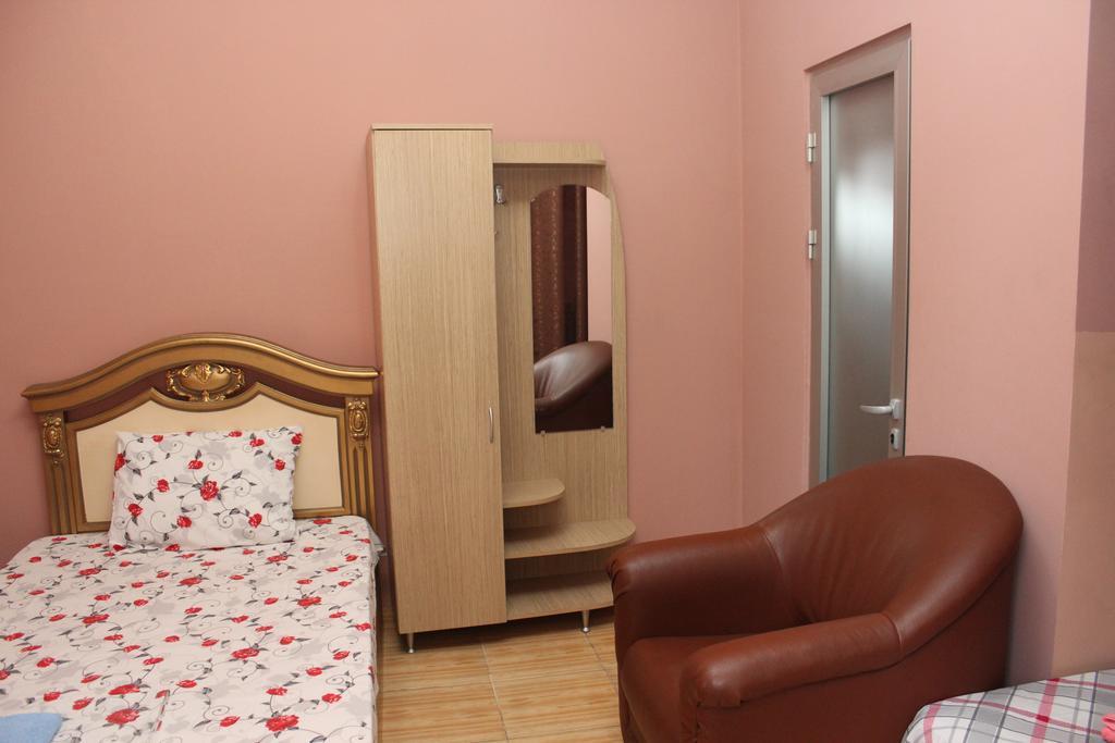 Maxim Mini Hotel Batumi Exterior foto